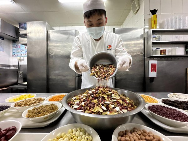百益策略 腊八粥开启北京餐饮“春节档”，相关部门针对春节餐饮消费发提示